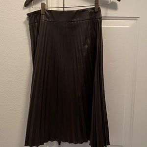 Beautiful brown leather skirt with pleats!